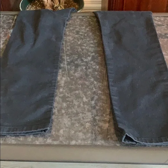 Men’s black ripped jeans. Size 33 - Picture 7 of 7